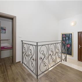 4 bedroom villa bedroom with pool, Svetvinčenat, Istria, sleeps 8
